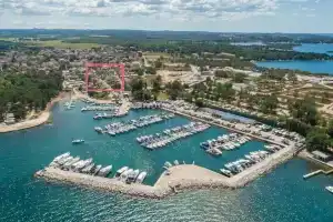 Anamarija Apartments close to the beach, Фунтана