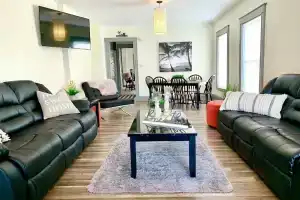 The Blackjack Duplex - Private Yard & Parking, Near Falls & Casino by Niagara Hospitality, Ниагара-Фоллс