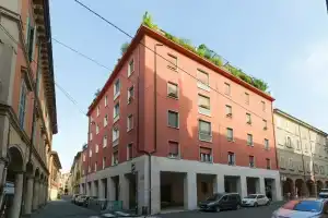 HouSmart Nazario Sauro 15, Болонья