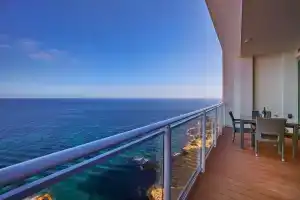 Super Luxury Apartment in Tigne Point, Amazing Sea Views, Валетта