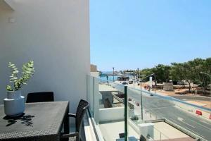 Phaedrus Living: Seaside Executive Flat Harbour 207, Пафос