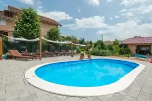Apartment San - with pool; A5 Rakovica, Раковица