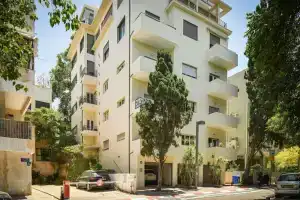 Charming 2br Apt w a Breathtaking Patio, Бат-Ям