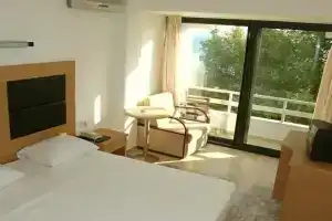 Kondu Hotel, Эрдек