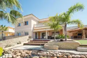 Villa Masia Blanca, Кома-Руга