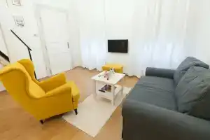 Cozy Ernesto II, Будапешт