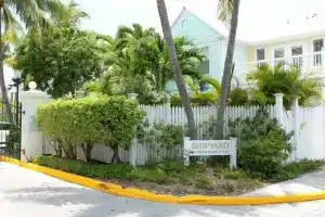 Linger Longer by Avantstay Key West Walkable Gated Community, Shared Pool Week Long Stays Only, Ки-Уэст
