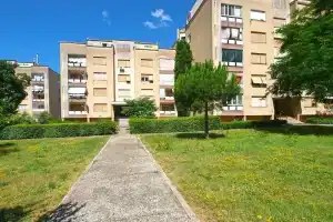 Apartment 1922, Пула