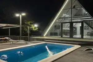 A-frame Village, Цветочный