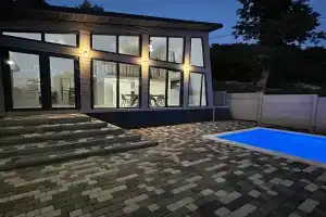 Launge Villa, Краснооктябрьский