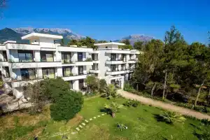 Apartments Kuce Lekovica Beach & Restaurant, Бар