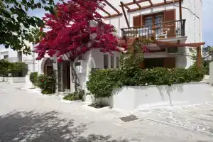 Marisa Rooms, Парикия