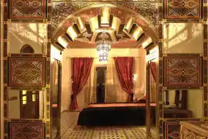 Riad Mumtaz Mahal, Эс-Сувейра