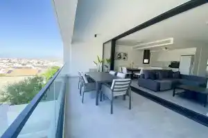 Phaedrus Living: White Hills Suites Panoramic View, Никосия