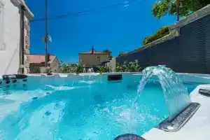 Villa Miri, superior heritage villa with swimming pool, Дубровник