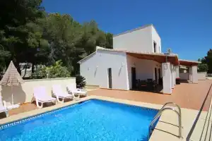 2 Twin Luxurious & Secluded Villa - Private Pools, Walk to the Beach & Moraira, Морайра