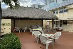 Expo Motel, Голливуд