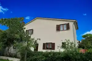 Apartment 365, Štinjan