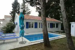 Petrovac Holiday House with pool, Петровац