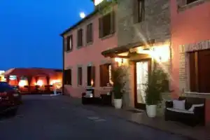 Hotel «Le Corti Pitstop», Феррара