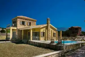 Villas Kefalonia, Свороната