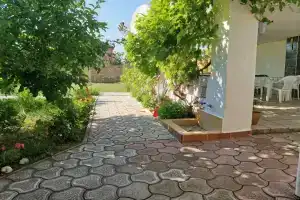 Гостевой дом «Лонисера», Штормовое