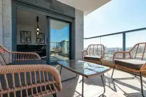 Luxury Apt 3 Br New Tower Parking, Петах-Тиква
