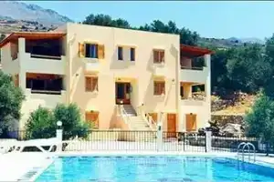 Phoenix Apartments, Плакиас