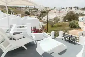 Captain's House Suites, Мессария