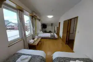 Miyuki Townhouse, Фурано