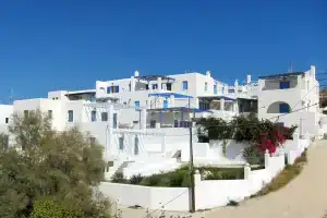 Cleopatra Homes, Логарас