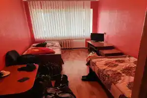 Гостиница Заря, Столбцы