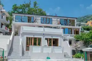 Jovan Apartments, Петровац