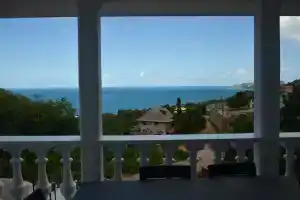 Ocean Spray Self-Catering Apartments, Гласи