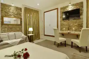 Venetian Suites Metropolis by Konnect, Old Corfu Town, Керкира