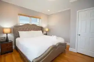 Central Boston 5 Bed 2 Bath North End-sleeps 10, Бостон