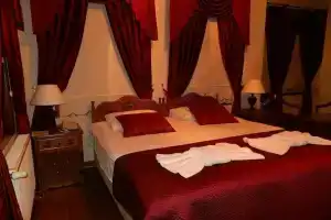 Fatma Hanim Konagi, Бартын