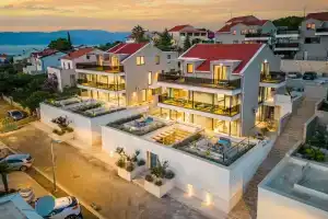 Sutivan Luxury Apartments, Сутиван