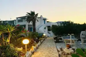 Stavros Studios, Писо Ливади