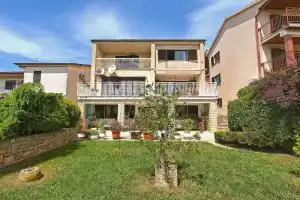 Apartment 864, Пула