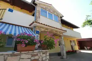 Apartment 1112, Štinjan