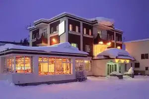 Hotel Eve Plaza, Отари