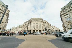 Bond Street Place, Лондон