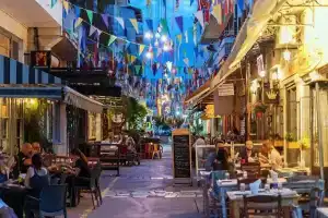 City-Sea Fusion, Elegant Gem Minutes from the Beach, Каламата