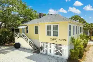 Mullet Manor, Тиби-Айленд