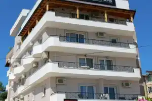 3 Island Hotel, Ксамил