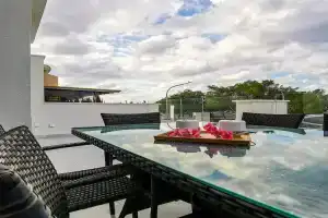 Phaedrus Living: Seaside Deluxe Flat Harbour 107, Пафос