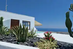 Amera Suites, Фиростефани