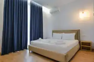 Otto Hotel, Ксамил