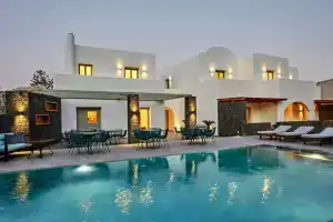 Mountain and Sea Suites, Камари